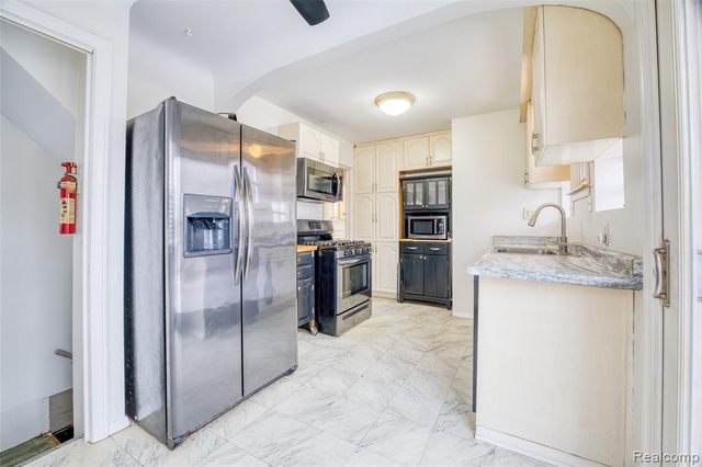 23560 Wellington Avenue, Warren, MI 48089