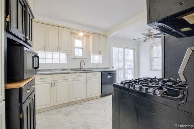 23560 Wellington Avenue, Warren, MI 48089