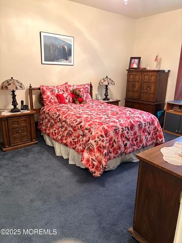 217 Sophee Lane, Lakewood, NJ 08701