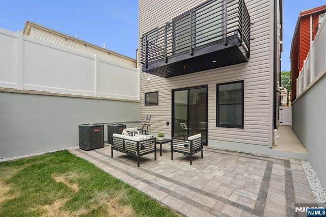 78 Zabriskie 1, Jersey City, NJ 07307