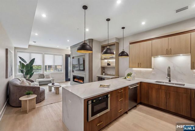 78 Zabriskie 1, Jersey City, NJ 07307