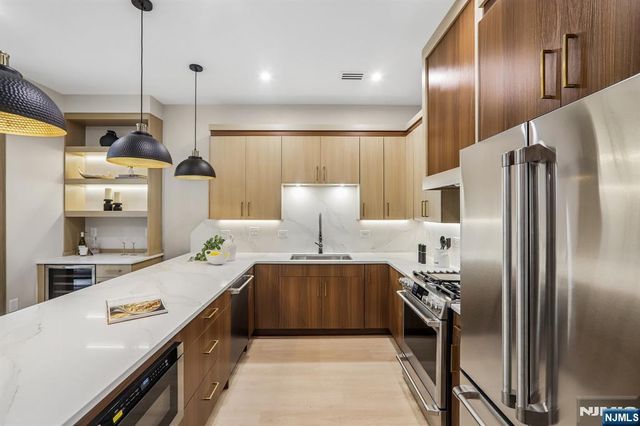 78 Zabriskie 1, Jersey City, NJ 07307