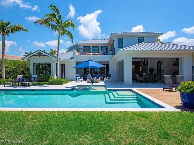 679 Rudder RD, Naples, FL 34102