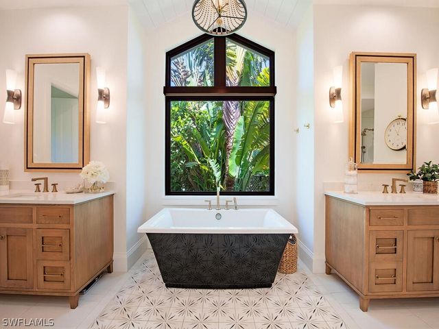 679 Rudder RD, Naples, FL 34102