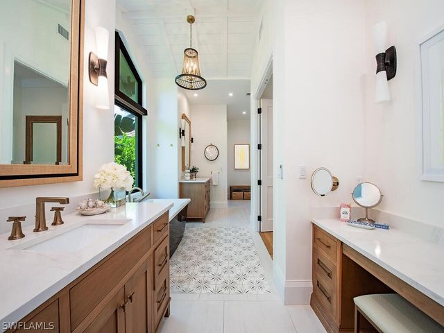 679 Rudder RD, Naples, FL 34102