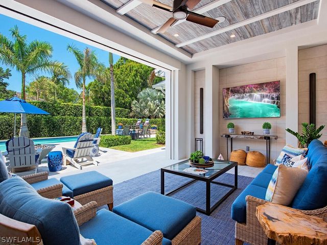 679 Rudder RD, Naples, FL 34102