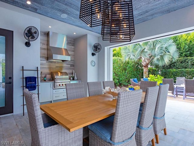 679 Rudder RD, Naples, FL 34102