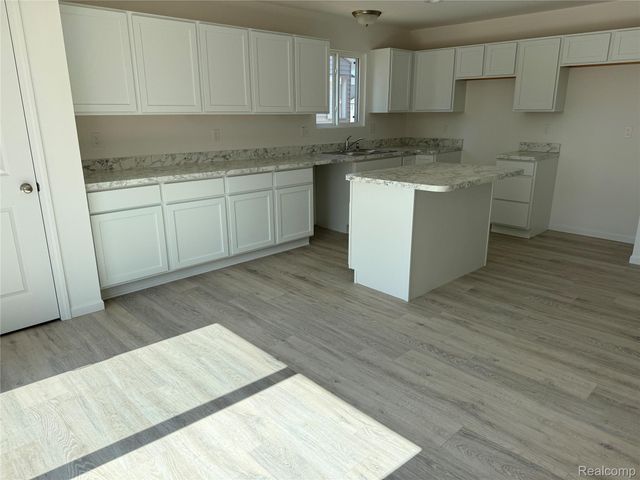 5755 Copper Tree Park, Waterford Charter Township, MI 48327
