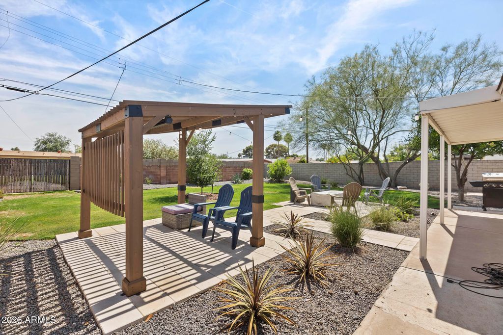 Image 13 of property listing at 1321 W 14TH Street, Tempe, AZ 85281