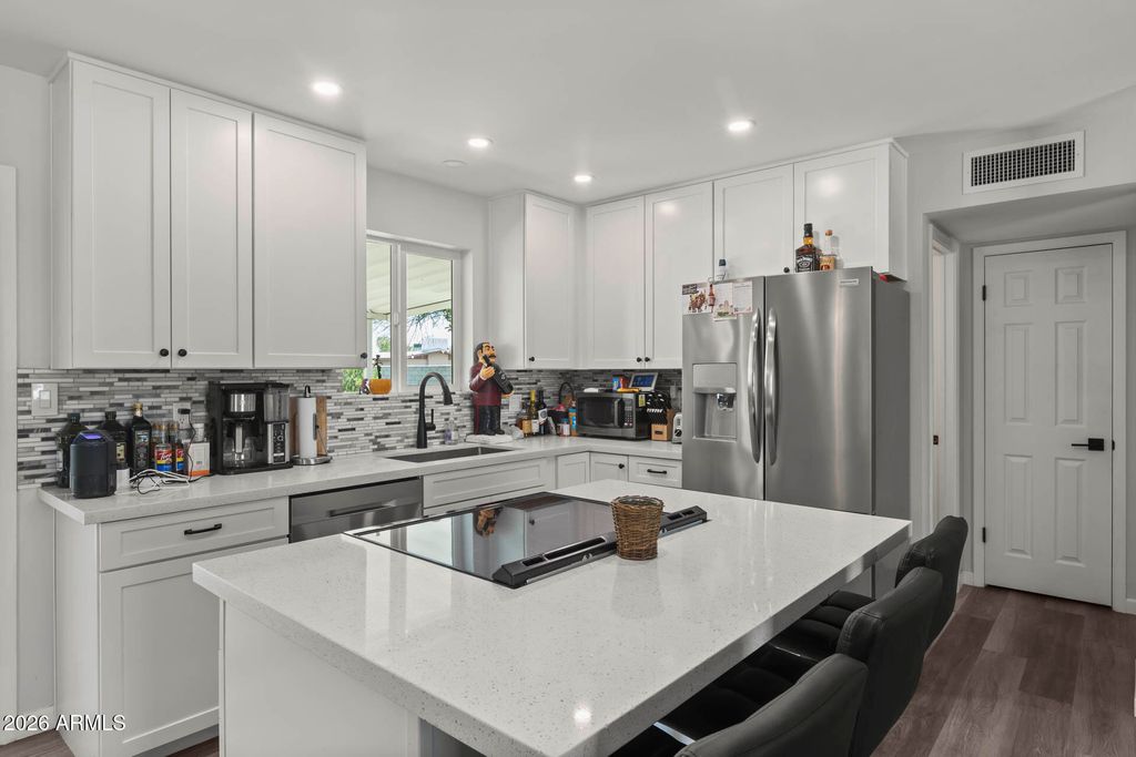 Image 4 of property listing at 1321 W 14TH Street, Tempe, AZ 85281