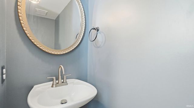 6136 Landmark Drive, Fort Wayne, IN 46815