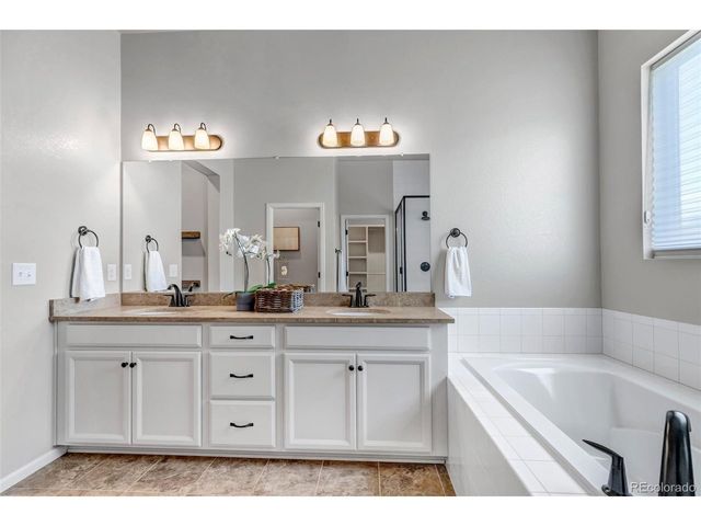 26945 E Costilla Dr, Aurora, CO 80016