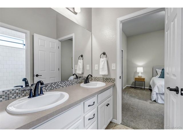 26945 E Costilla Dr, Aurora, CO 80016