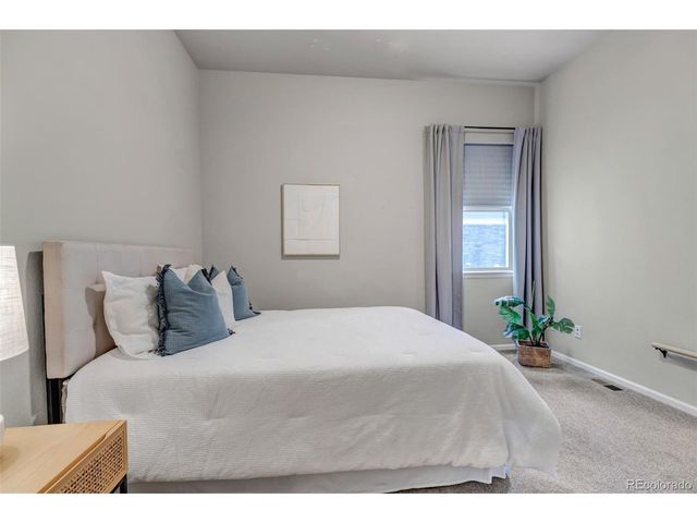 26945 E Costilla Dr, Aurora, CO 80016