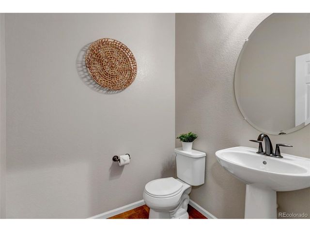 26945 E Costilla Dr, Aurora, CO 80016