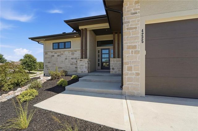 4225 NE Overbrook Drive, Lee's Summit, MO 64064