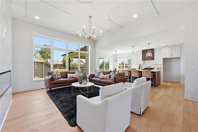 4225 NE Overbrook Drive, Lee's Summit, MO 64064