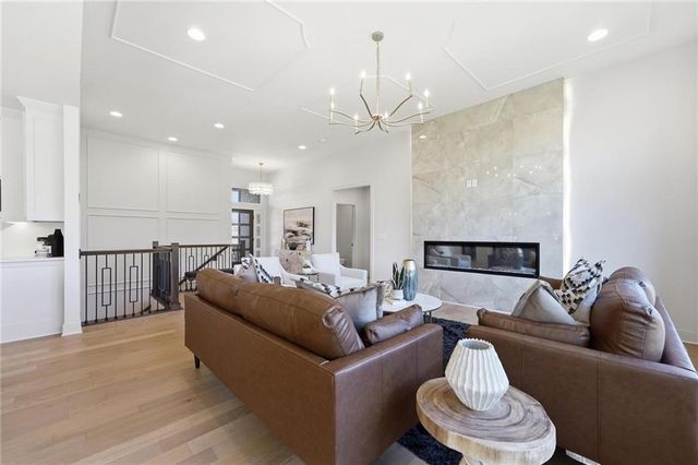 4225 NE Overbrook Drive, Lee's Summit, MO 64064