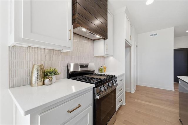 4225 NE Overbrook Drive, Lee's Summit, MO 64064