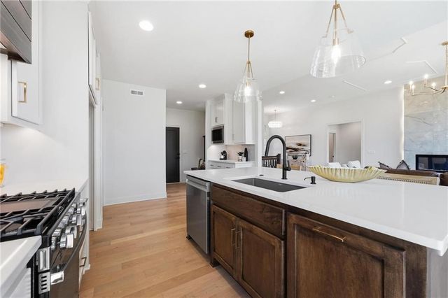 4225 NE Overbrook Drive, Lee's Summit, MO 64064