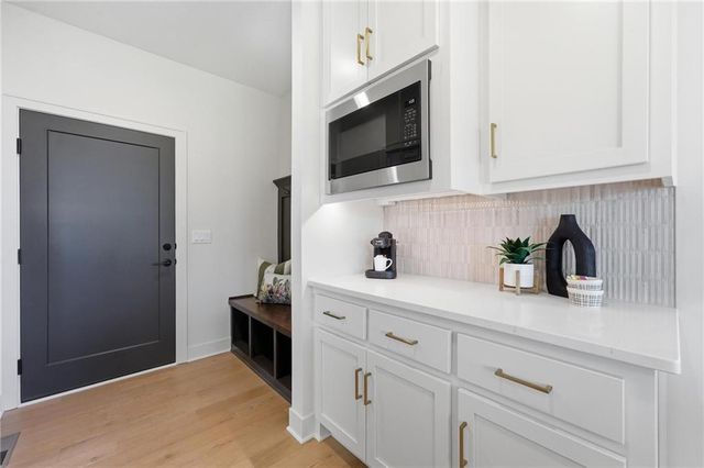 4225 NE Overbrook Drive, Lee's Summit, MO 64064