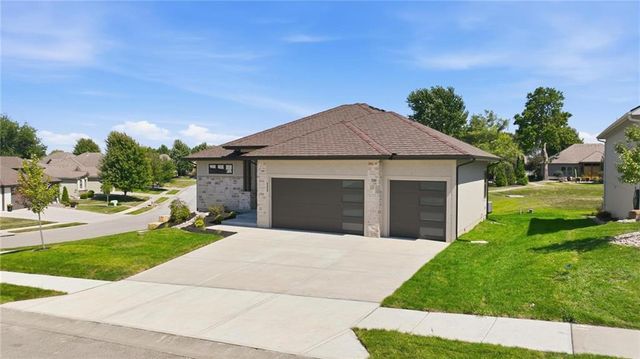 4225 NE Overbrook Drive, Lee's Summit, MO 64064