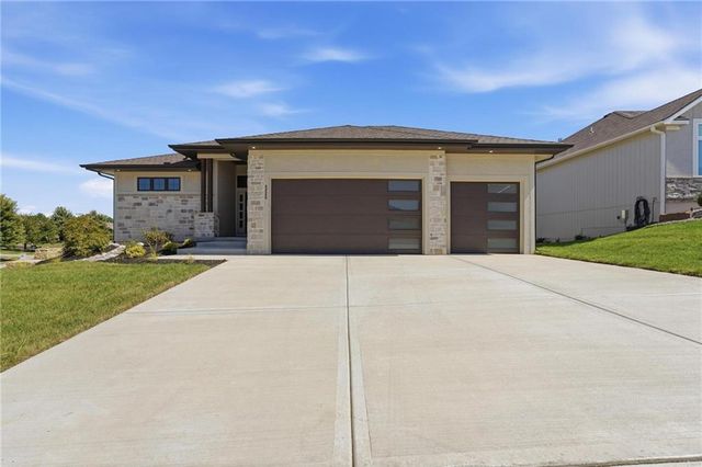 4225 NE Overbrook Drive, Lee's Summit, MO 64064