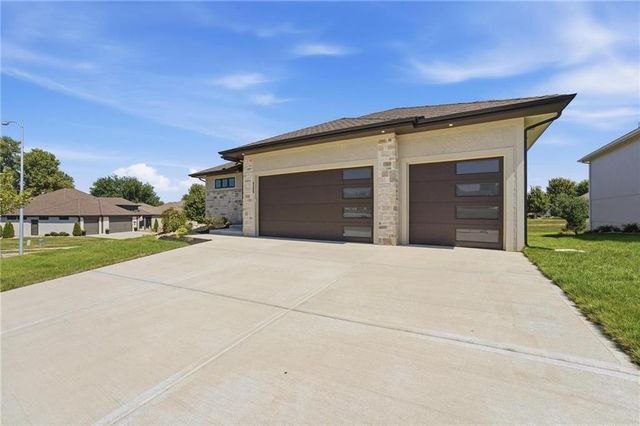 4225 NE Overbrook Drive, Lee's Summit, MO 64064