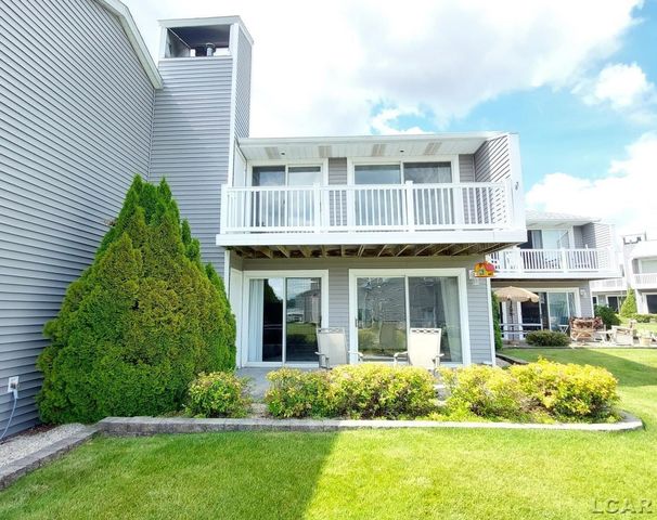1359 Lake Shore Drive, Brooklyn, MI 49230