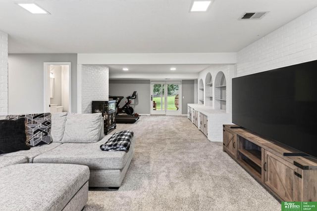 2610 N 138 Street, Omaha, NE 68164