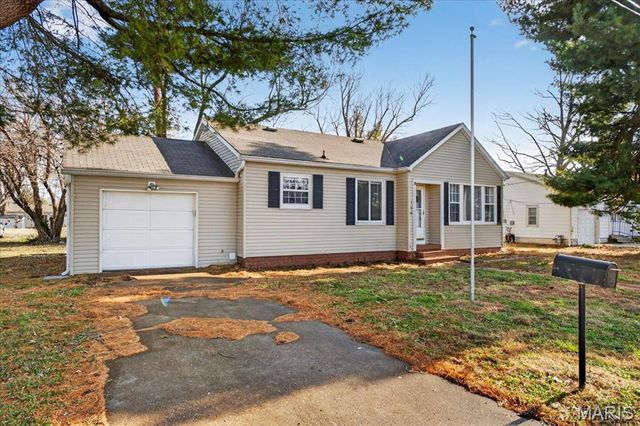 126 N 44th Street, Belleville, IL 62226