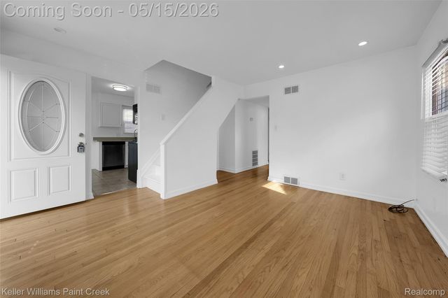 140 W Garfield Avenue, Hazel Park, MI 48030