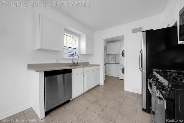 140 W Garfield Avenue, Hazel Park, MI 48030