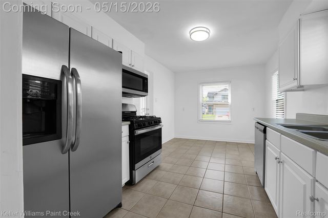 140 W Garfield Avenue, Hazel Park, MI 48030