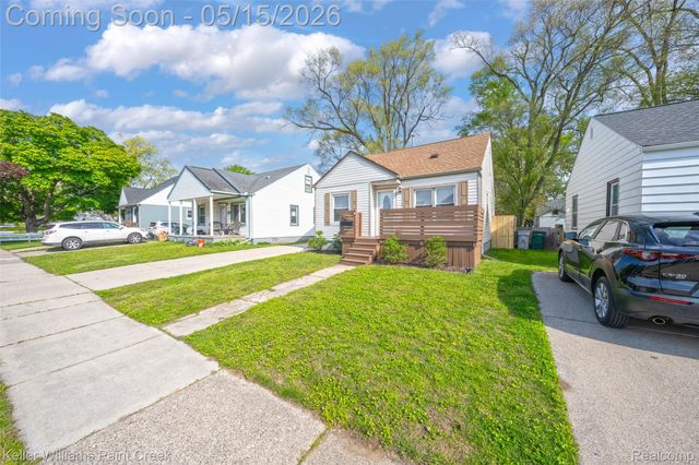 140 W Garfield Avenue, Hazel Park, MI 48030