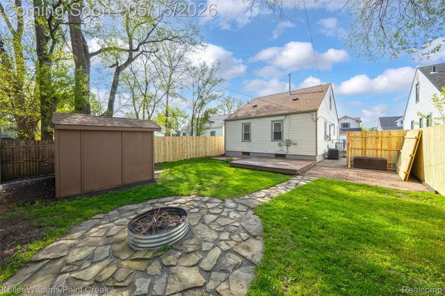 140 W Garfield Avenue, Hazel Park, MI 48030
