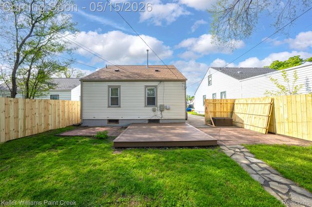 140 W Garfield Avenue, Hazel Park, MI 48030