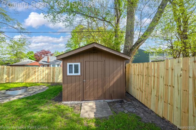 140 W Garfield Avenue, Hazel Park, MI 48030