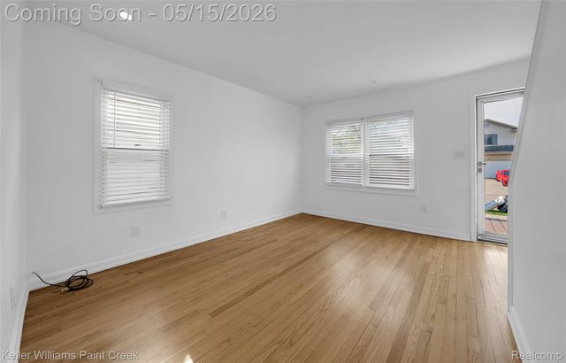 140 W Garfield Avenue, Hazel Park, MI 48030