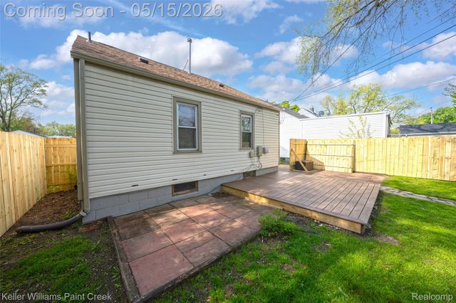 140 W Garfield Avenue, Hazel Park, MI 48030