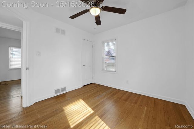 140 W Garfield Avenue, Hazel Park, MI 48030