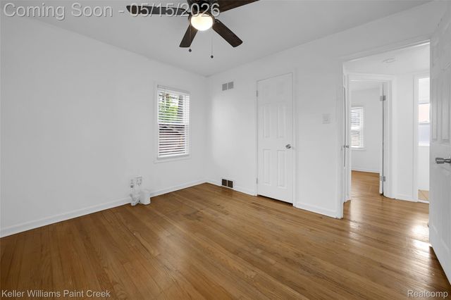140 W Garfield Avenue, Hazel Park, MI 48030