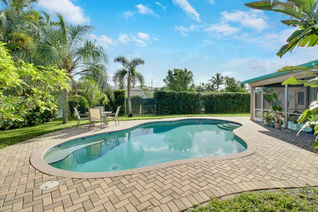 60 Camelia Circle, Tequesta, FL 33469