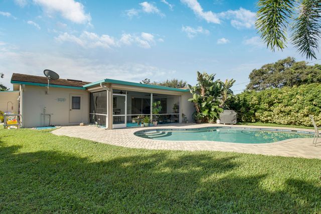 60 Camelia Circle, Tequesta, FL 33469