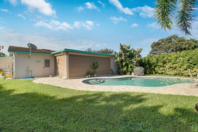 60 Camelia Circle, Tequesta, FL 33469