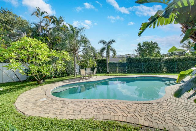 60 Camelia Circle, Tequesta, FL 33469