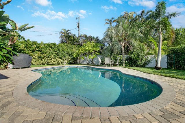 60 Camelia Circle, Tequesta, FL 33469