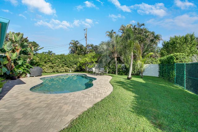 60 Camelia Circle, Tequesta, FL 33469