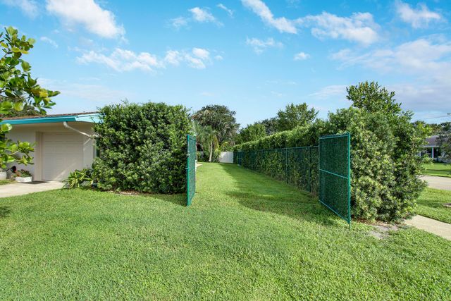 60 Camelia Circle, Tequesta, FL 33469