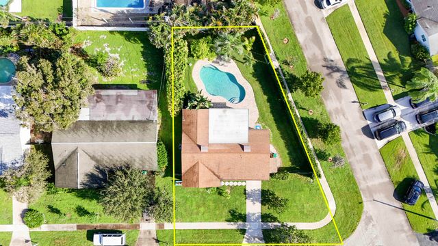 60 Camelia Circle, Tequesta, FL 33469